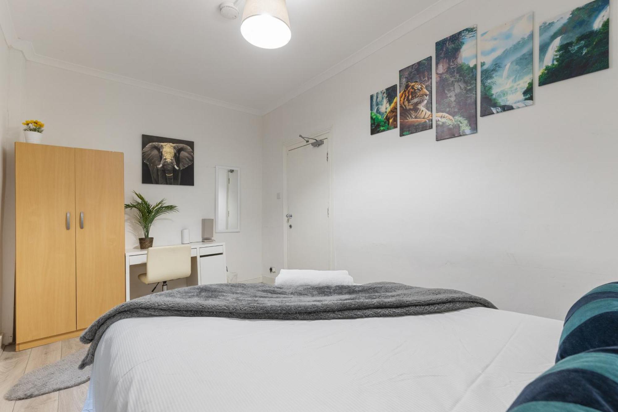 Cozy Retreat With 4 Bedrooms For Up To 10 Guests * Londra