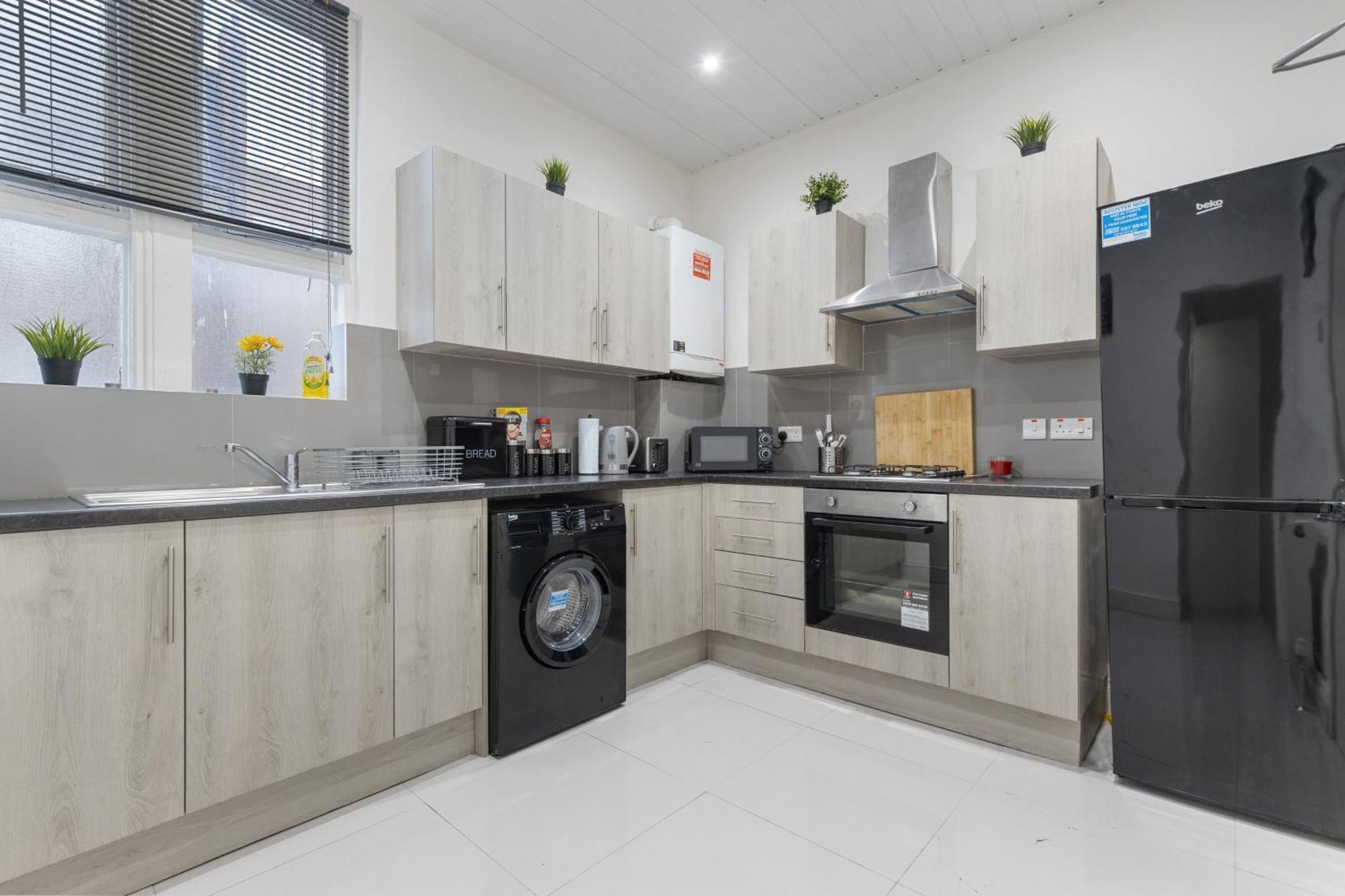 Cozy Retreat With 4 Bedrooms For Up To 10 Guests Appartamento *